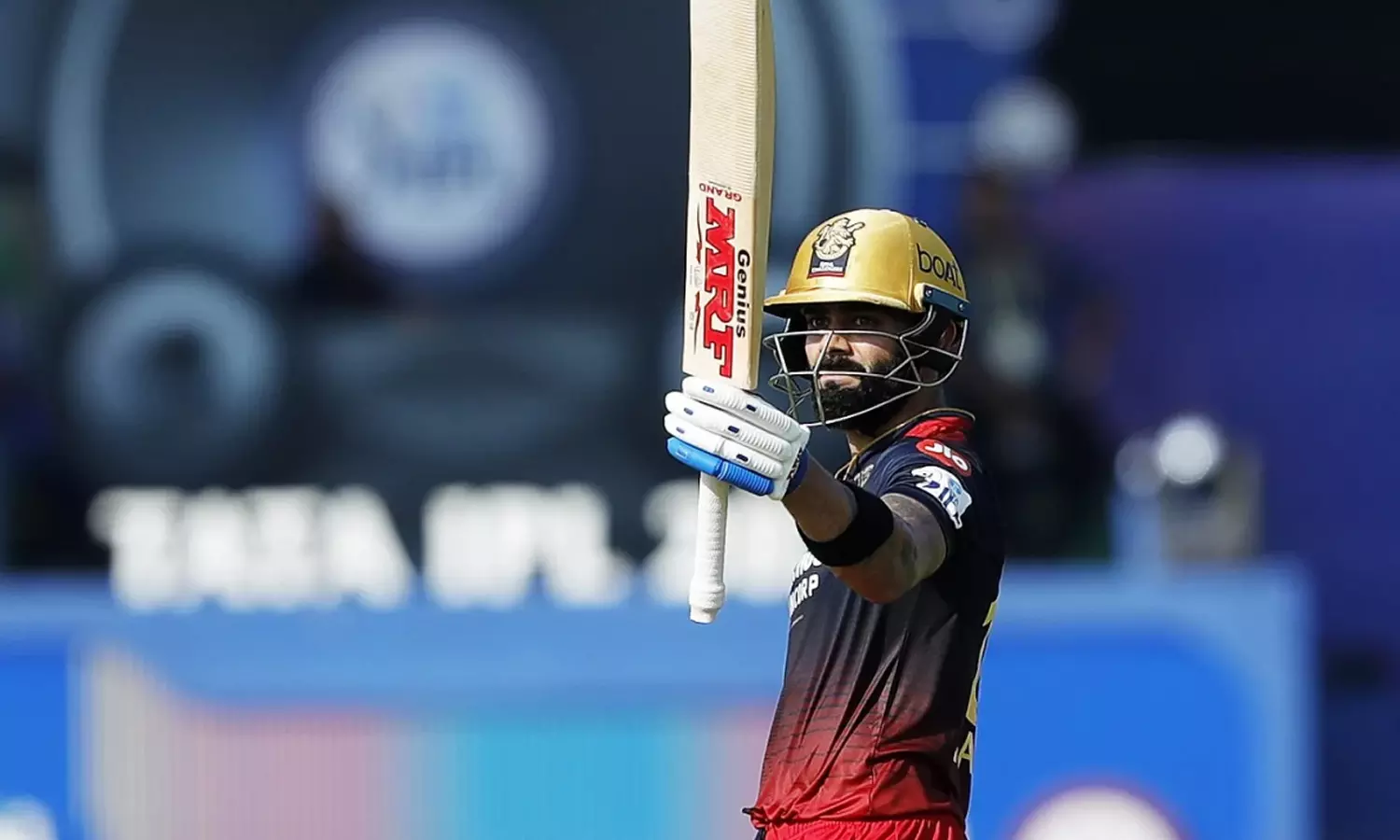 ദി കിങ് ഈസ് ബാക്ക്; പരിഹാസങ്ങൾക്ക് മറുപടിയുമായി കോഹ്ലിയുടെ അർധസെഞ്ച്വറി ദി കിങ് ഈസ് ബാക്ക്; പരിഹാസങ്ങൾക്ക് മറുപടിയുമായി കോഹ്ലിയുടെ അർധസെഞ്ച്വറി