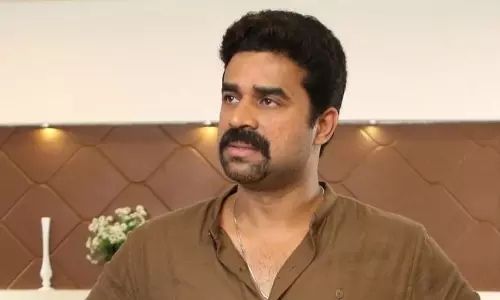 നിരവധി തെളിവുകളുണ്ടായിട്ടും ജാമ്യം ലഭിച്ചു; വിജയ് ബാബുവിന്റെ മുൻകൂർ ജാമ്യം നിരാശാജനകമെന്ന് നടിയുടെ പിതാവ് നിരവധി തെളിവുകളുണ്ടായിട്ടും ജാമ്യം ലഭിച്ചു; വിജയ് ബാബുവിന്റെ മുൻകൂർ ജാമ്യം നിരാശാജനകമെന്ന് നടിയുടെ പിതാവ്