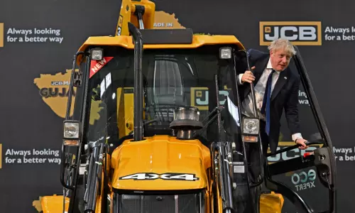 ഗുജറാത്തിലെ ജെ.സി.ബി ഫാക്ടറി സന്ദർശനം: ബ്രിട്ടീഷ് പാർലമെന്റിൽ ബോറിസ് ജോൺസനെ നിർത്തിപ്പൊരിച്ച് പ്രതിപക്ഷം