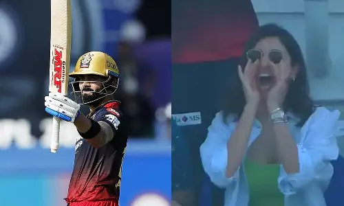 കോഹ്‌ലിയുടെ അർധസെഞ്ച്വറിയിൽ ആർത്തുവിളിച്ച് അനുഷ്‌ക; വൈറലായി വീഡിയോ