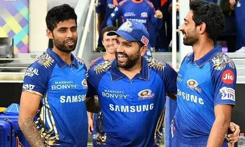 തുടരെ എട്ടു തോൽവി; മുംബൈയെ രക്ഷിക്കാൻ കമന്ററി ബോക്സിൽനിന്ന് അവൻ വരുന്നു തുടരെ എട്ടു തോൽവി; മുംബൈയെ രക്ഷിക്കാൻ കമന്ററി ബോക്സിൽനിന്ന് അവൻ വരുന്നു