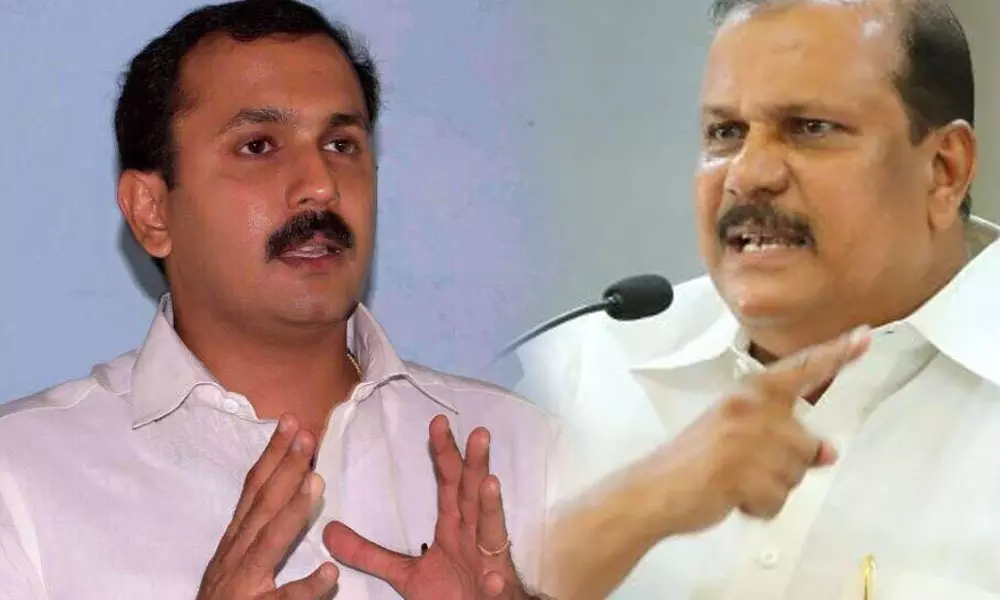 കുളിച്ചു വന്നാമതിയോന്ന് ചോദിച്ചു, പൊലീസ് സമ്മതിച്ചു; പി.സി ജോര്‍ജിനൊപ്പം തിരുവനന്തപുരത്തേക്ക് വന്നുകൊണ്ടിരിക്കുകയാണെന്ന് ഷോണ്‍ ജോര്‍ജ്