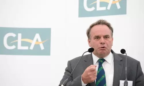 ട്രാക്ടറിനെക്കുറിച്ച് തപ്പിപ്പോയതായിരുന്നു; ബ്രിട്ടീഷ് പാർലമെന്റിൽ അശ്ലീലച്ചിത്രം കണ്ട് എം.പി; കുറ്റം സമ്മതിച്ച് രാജി