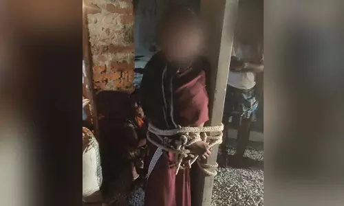 അവിഹിത ബന്ധമുണ്ടെന്നാരോപിച്ച് യുവതിയെ തൂണിൽ കെട്ടിയിട്ട് മർദിച്ചു