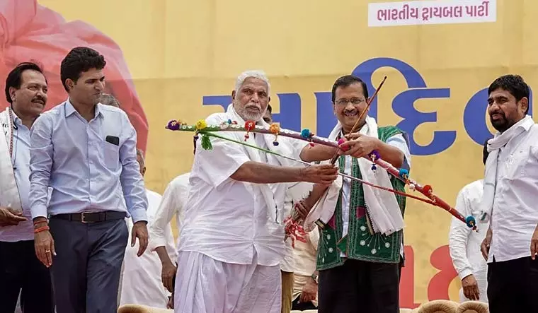 ബി.ടി.എസുമായി സഖ്യം; ഗുജറാത്തിൽ ആദിവാസി വോട്ടിൽ കണ്ണെറിഞ്ഞ് കെജ്രിവാൾ; ബി.ടി.എസുമായി സഖ്യം പ്രഖ്യാപിച്ച് ആം ആദ്മി പാർട്ടി