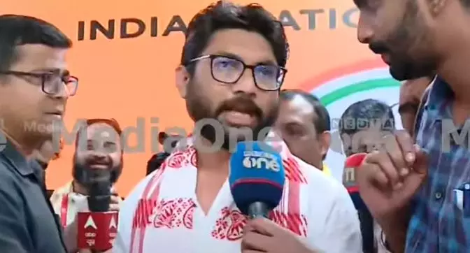 അറസ്റ്റ് ഗുജറാത്ത് തെരഞ്ഞെടുപ്പ് മുന്നില് കണ്ട്- ജിഗ്നേഷ് മേവാനി മീഡിയവണിനോട് അറസ്റ്റ് ഗുജറാത്ത് തെരഞ്ഞെടുപ്പ് മുന്നില് കണ്ട്- ജിഗ്നേഷ് മേവാനി മീഡിയവണിനോട്