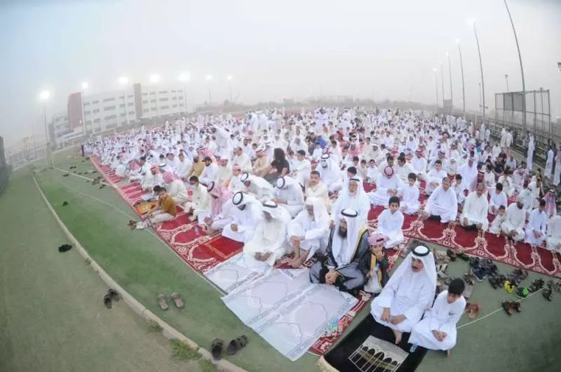 പൊടിയില് മുങ്ങി കുവൈത്തിലെ പെരുന്നാള് പ്രഭാതം പൊടിയില് മുങ്ങി കുവൈത്തിലെ പെരുന്നാള് പ്രഭാതം