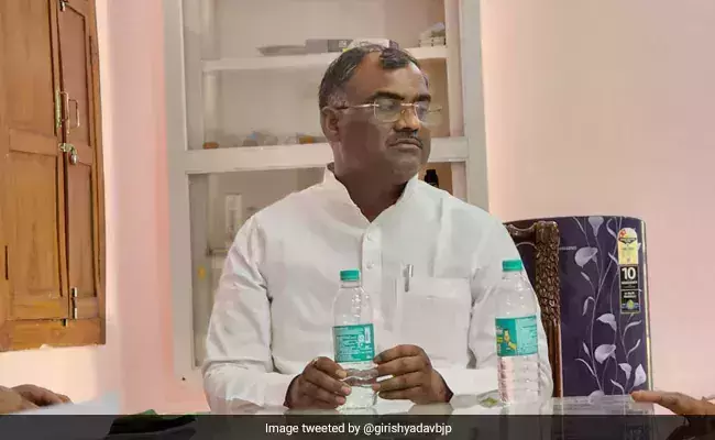 ജില്ലാ പര്യടനത്തിനിടെ യുപി മന്ത്രിയെ എലി കടിച്ചു; ആശുപത്രിയില്‍ ചികിത്സയില്‍