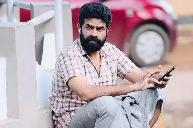 സാവകാശം നല്കാനാവില്ല, ഉടന് കീഴടങ്ങണം വിജയ് ബാബുവിന് പൊലീസിന്റെ മുന്നറിയിപ്പ് സാവകാശം നല്കാനാവില്ല, ഉടന് കീഴടങ്ങണം വിജയ് ബാബുവിന് പൊലീസിന്റെ മുന്നറിയിപ്പ്