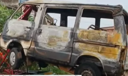 ഭക്ഷ്യവിഷബാധയേറ്റ് വിദ്യാർഥിനി മരിച്ച സംഭവം; കൂൾബാറിന്‍റെ വാഹനം കത്തിച്ച നിലയില്‍