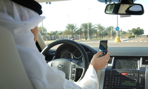 ഖത്തറില്‍ വാഹനമോടിക്കുമ്പോള്‍ അഞ്ചിലൊരാള്‍  മൊബൈല്‍ ഉപയോഗിക്കുന്നതായി റിപ്പോര്‍ട്ട്