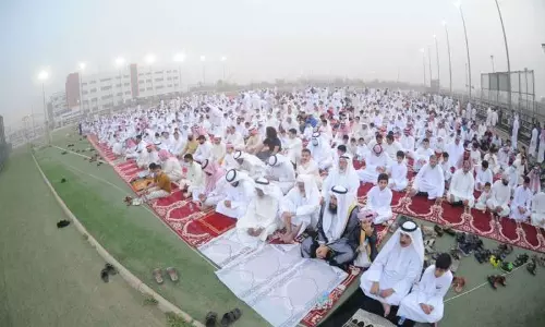 പൊടിയില്‍ മുങ്ങി കുവൈത്തിലെ പെരുന്നാള്‍ പ്രഭാതം