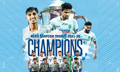 സന്തോഷ് ട്രോഫി കിരീടം നേടിയ കേരള ടീമിന് മുഖ്യമന്ത്രിയുടെ അഭിനന്ദനം