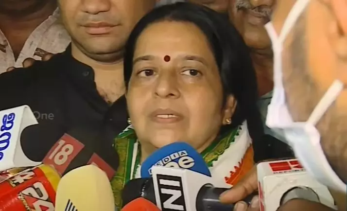 പി.ടി തുടങ്ങിവെച്ചത് പൂർത്തീകരിക്കും; കോൺഗ്രസ് നേതൃത്വത്തിന് നന്ദി പറഞ്ഞ് ഉമ തോമസ് പി.ടി തുടങ്ങിവെച്ചത് പൂർത്തീകരിക്കും; കോൺഗ്രസ് നേതൃത്വത്തിന് നന്ദി പറഞ്ഞ് ഉമ തോമസ്