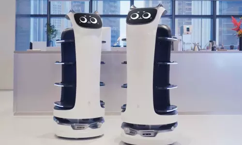 യു.എ.ഇ ലുലു ഹൈപ്പർ മാർക്കറ്റുകളിൽ ഭക്ഷണവിതരണത്തിന് ഇനി റോബോട്ടുകളും