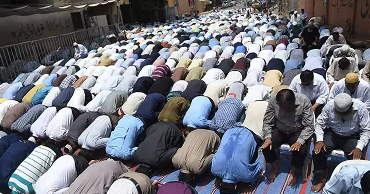 പിതാവിന്റെ അന്ത്യാഭിലാഷം; ഈദ് ഗാഹിന് ഒന്നര കോടിയുടെ സ്ഥലം വിട്ടുനല്കി ഹിന്ദു സഹോദരിമാര് പിതാവിന്റെ അന്ത്യാഭിലാഷം; ഈദ് ഗാഹിന് ഒന്നര കോടിയുടെ സ്ഥലം വിട്ടുനല്കി ഹിന്ദു സഹോദരിമാര്