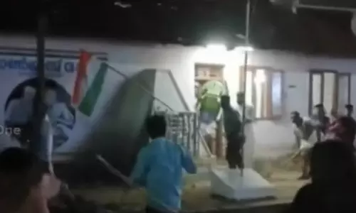 കോൺഗ്രസ് ഓഫീസിന് സമീപം സി.പി.ഐ കൊടിനാട്ടി; ആലപ്പുഴയിൽ സംഘർഷം, ഹർത്താൽ