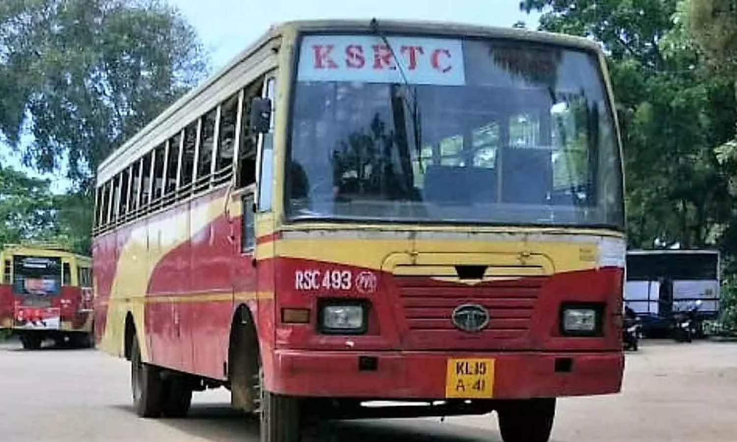 കെഎസ്ആർടിസിയിൽ പണിമുടക്ക് തുടങ്ങി; ജനജീവിതത്തെ സാരമായി ബാധിക്കുന്നു