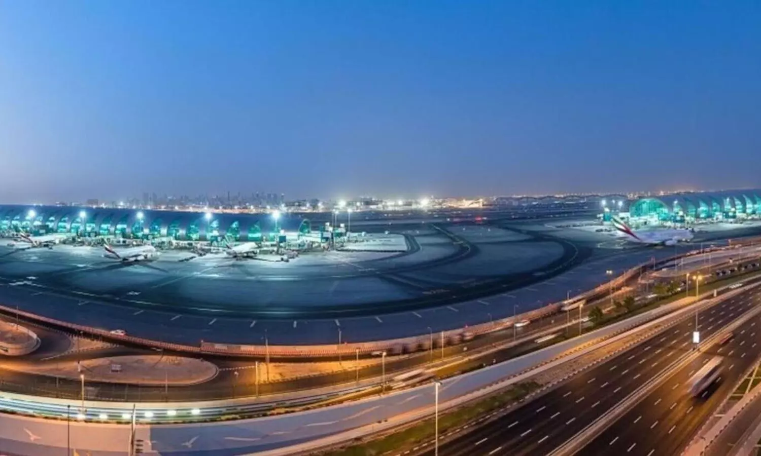 ദുബൈ വിമാനത്താവളം റൺവേ അറ്റകുറ്റപണി; കേരളത്തിലേക്കുള്ള സർവീസുകളെ ബാധിച്ചേക്കും ദുബൈ വിമാനത്താവളം റൺവേ അറ്റകുറ്റപണി; കേരളത്തിലേക്കുള്ള സർവീസുകളെ ബാധിച്ചേക്കും