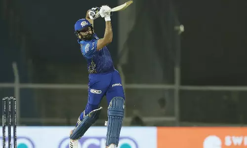 ഫോമിൽ തിരിച്ചെത്തി ഹിറ്റ്മാൻ; ഗുജറാത്തിനെതിരെ മുംബൈക്ക് മികച്ച സ്‌കോർ