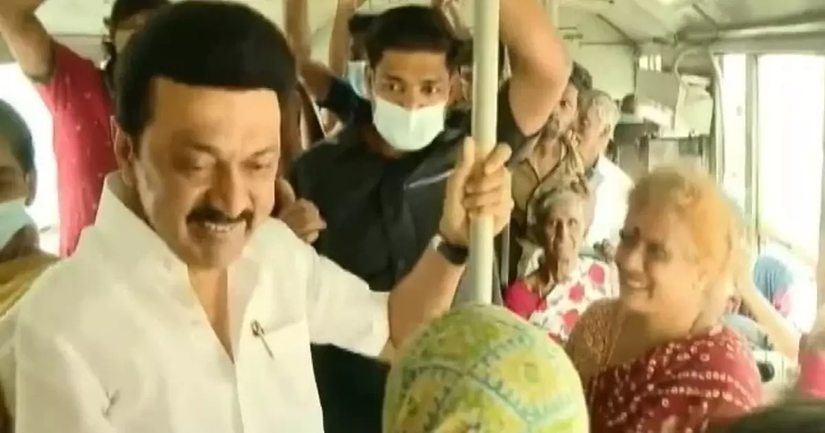 അധികാരത്തിലെത്തിയിട്ട് ഒരു വര്ഷം; ബസില് യാത്ര ചെയ്ത് ജനങ്ങളോട് സംവദിച്ച് സ്റ്റാലിന് അധികാരത്തിലെത്തിയിട്ട് ഒരു വര്ഷം; ബസില് യാത്ര ചെയ്ത് ജനങ്ങളോട് സംവദിച്ച് സ്റ്റാലിന്