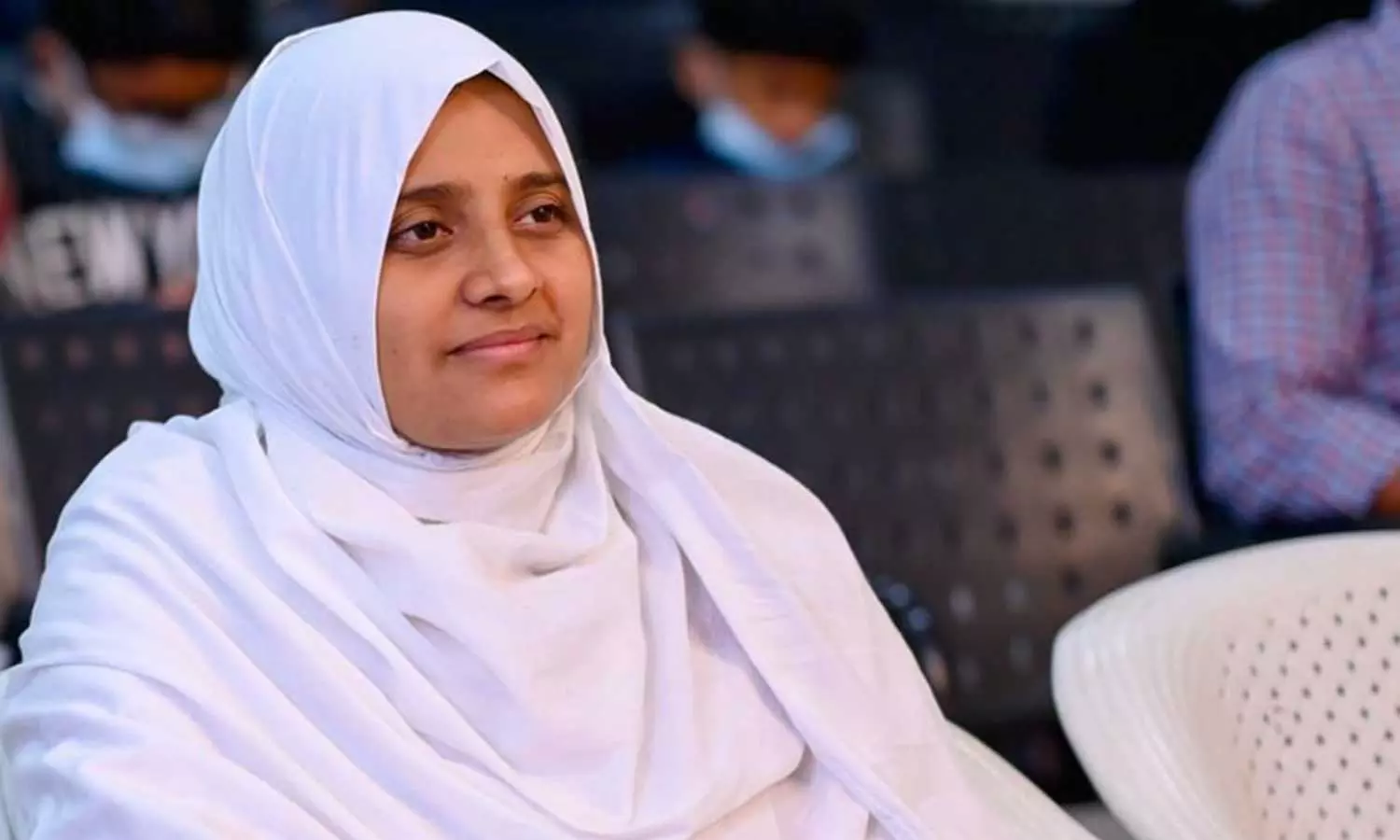 ബി.ജെ.പിയുടെ നാട്ടിൽ വന്ന് വിലസുന്നോ.. മേത്തച്ചീ.. കാക്കച്ചീ..; ആലുവ റെയിൽവേ സ്റ്റേഷനിൽ ജമാഅത്ത് വനിതാ നേതാവിനുനേരെ വംശീയാധിക്ഷേപം