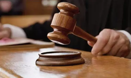 കോടതി ഉത്തരവ് പാലിച്ചില്ല; ആന്ധ്രയിൽ സ്പെഷ്യൽ ചീഫ് സെക്രട്ടറി ഉള്‍പ്പെടെ   മൂന്ന് ഐ.എ.എസ് ഉദ്യോഗസ്ഥർക്ക് ഒരുമാസം ജയിൽ ശിക്ഷ