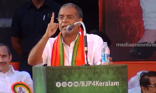 ബുർജ് ഖലീഫയിൽ ത്വവാഫ് സൗകര്യം ഒരുക്കണം ജീ; ഹജ്ജ് ക്വാട്ട കൂട്ടാനായി മോദി യുഎഇ ശൈഖിനെ വിളിച്ചെന്നു പറഞ്ഞ അബ്ദുല്ലക്കുട്ടി എയറിൽ ബുർജ് ഖലീഫയിൽ ത്വവാഫ് സൗകര്യം ഒരുക്കണം ജീ; ഹജ്ജ് ക്വാട്ട കൂട്ടാനായി മോദി യുഎഇ ശൈഖിനെ വിളിച്ചെന്നു പറഞ്ഞ അബ്ദുല്ലക്കുട്ടി എയറിൽ