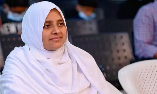 ബി.ജെ.പിയുടെ നാട്ടിൽ വന്ന് വിലസുന്നോ.. മേത്തച്ചീ.. കാക്കച്ചീ..; ആലുവ റെയിൽവേ സ്റ്റേഷനിൽ ജമാഅത്ത് വനിതാ നേതാവിനുനേരെ വംശീയാധിക്ഷേപം