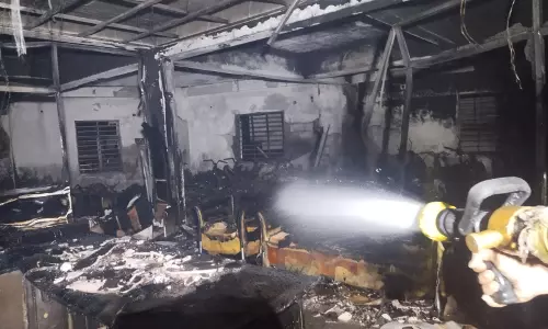 തിരുവനന്തപുരത്ത് ബൈക്ക് ഷോറൂമിൽ തീപിടിത്തം; 32 ബൈക്കുകൾ കത്തിനശിച്ചു