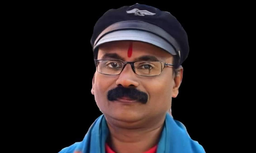 പാട്ട് പകുതിയില്‍ നിര്‍ത്തി പാട്ടുകാരന്‍ പോയി; ഗായകന്‍ കൊല്ലം ശരത് വേദിയില്‍ കുഴഞ്ഞു വീണുമരിച്ചു