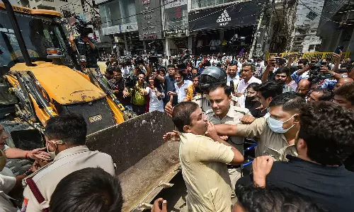 പൊളിച്ചുനീക്കൽ: ഹൈക്കോടതിയെ  സമീപിക്കാൻ നിർദേശം; സി.പി.എം ഹരജി പിൻവലിച്ചു