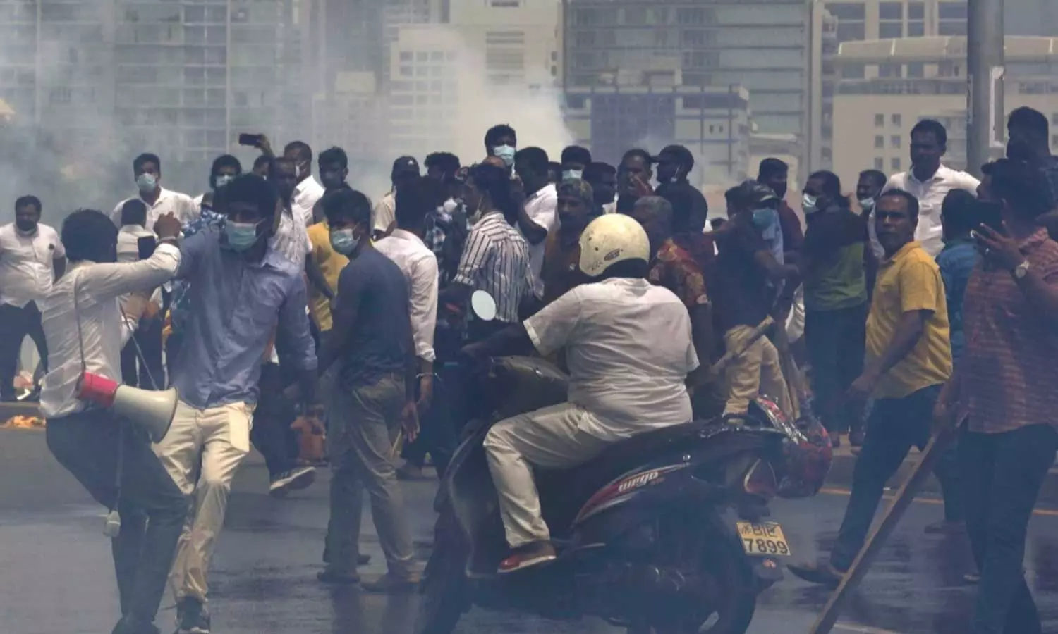 പൊതുമുതൽ നശിപ്പിക്കുന്നവരെ വെടിവച്ചുകൊല്ലാൻ നിർദേശം; ലങ്കയില്‍ പ്രക്ഷോഭം അടിച്ചമര്‍ത്താന്‍ സൈന്യത്തിന് അമിതാധികാരം