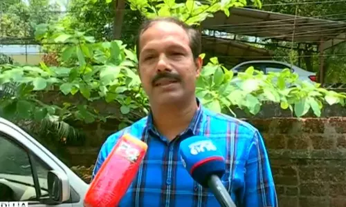 കണ്ണൂർ സർവകലാശാല പരീക്ഷ കൺട്രോളർ പി.ജെ വിൻസെന്റ് സ്ഥാനമൊഴിയുന്നു കണ്ണൂർ സർവകലാശാല പരീക്ഷ കൺട്രോളർ പി.ജെ വിൻസെന്റ് സ്ഥാനമൊഴിയുന്നു