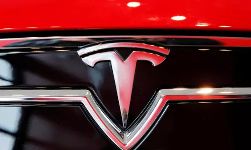 ടച്ച്സ്‌ക്രീൻ ഡിസ്പ്ലേ തകരാർ; 1,30,000 വാഹനങ്ങൾ തിരിച്ചുവിളിച്ച് ടെസ്‌ല