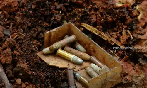 കോഴിക്കോട് ബൈപ്പാസിനടുത്ത് ആളൊഴിഞ്ഞ പറമ്പിൽ നിന്ന് വെടിയുണ്ടകൾ കണ്ടെടുത്തു