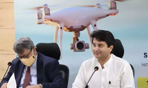 ഇന്ത്യക്ക് ഒരു ലക്ഷം ഡ്രോൺ പൈലറ്റുമാരെ വേണമെന്ന് കേന്ദ്ര വ്യോമയാന മന്ത്രി ഇന്ത്യക്ക് ഒരു ലക്ഷം ഡ്രോൺ പൈലറ്റുമാരെ വേണമെന്ന് കേന്ദ്ര വ്യോമയാന മന്ത്രി