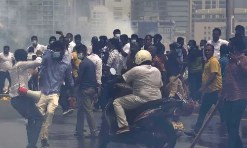 പൊതുമുതൽ നശിപ്പിക്കുന്നവരെ വെടിവച്ചുകൊല്ലാൻ നിർദേശം; ലങ്കയില്‍ പ്രക്ഷോഭം അടിച്ചമര്‍ത്താന്‍ സൈന്യത്തിന് അമിതാധികാരം