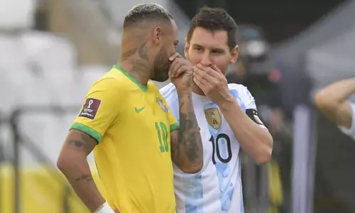 ബ്രസീൽ-അർജന്റീന യോഗ്യതാ മത്സരം കളിച്ചേ പറ്റൂ: ഫിഫ ബ്രസീൽ-അർജന്റീന യോഗ്യതാ മത്സരം കളിച്ചേ പറ്റൂ: ഫിഫ