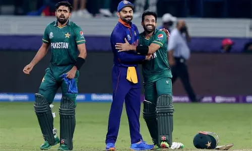 അയാള്‍ക്കു വേണ്ടി പ്രാര്‍ഥിക്കുന്നു; വിരാട്‍ കോഹ്‍ലിക്ക് പിന്തുണയുമായി മുഹമ്മദ് രിസ്‍വാന്‍