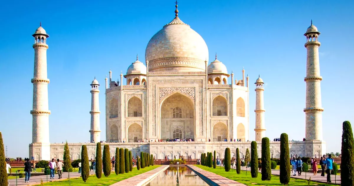 പോയി ഗവേഷണം ചെയ്യൂ, എന്നിട്ടു വരൂ; താജ്മഹൽ ഹരജിക്കാരനെ ശാസിച്ച് അലഹബാദ് ഹൈക്കോടതി