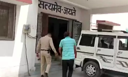 ഭക്ഷണത്തിനായി പണം ചോദിച്ചു; ആറ് വയസ്സുകാരനെ പൊലീസ് ഉദ്യോഗസ്ഥൻ   കഴുത്ത് ഞെരിച്ച് കൊലപ്പെടുത്തി