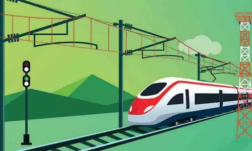 സിൽവർലൈൻ കൈപുസ്തകം അഞ്ച് ലക്ഷം കോപ്പികൂടി പുറത്തിറക്കും; ചെലവ് 7.5 ലക്ഷം രൂപ