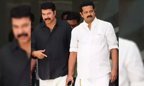 സിനിമ കണ്ടിറങ്ങിയപ്പോള്‍ കൈകൊണ്ടൊരു കുത്ത് കൊടുക്കാന്‍ തോന്നി; മമ്മൂട്ടിക്കൊപ്പം പുഴു കണ്ട് ആന്റോ ജോസഫ്