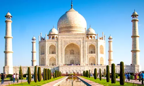 പോയി ഗവേഷണം ചെയ്യൂ, എന്നിട്ടു വരൂ; താജ്മഹൽ ഹരജിക്കാരനെ ശാസിച്ച് അലഹബാദ് ഹൈക്കോടതി