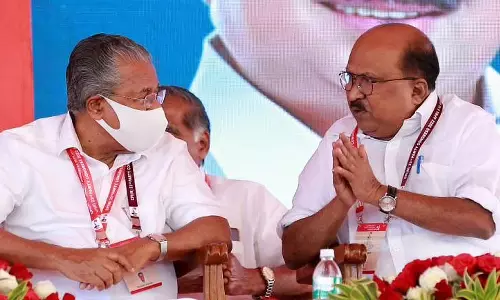 കെ.വി തോമസ് ഇങ്ങോട്ട് വരുമ്പോള് അദ്ദേഹത്തെ സ്വീകരിക്കണമല്ലോ; എൽ.ഡി.എഫ് കൺവെൻഷനിലേക്ക് സ്വാഗതം ചെയ്ത് മുഖ്യമന്ത്രി കെ.വി തോമസ് ഇങ്ങോട്ട് വരുമ്പോള് അദ്ദേഹത്തെ സ്വീകരിക്കണമല്ലോ; എൽ.ഡി.എഫ് കൺവെൻഷനിലേക്ക് സ്വാഗതം ചെയ്ത് മുഖ്യമന്ത്രി