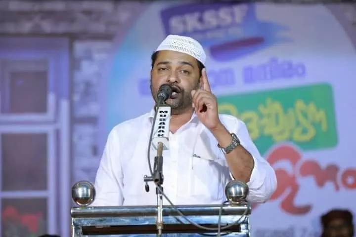 കാലിക്കറ്റ് യൂനിവേഴ്സിറ്റി സ്റ്റുഡന്റ്സ് ഹോസ്റ്റലിൽ ആണുങ്ങളും പെണ്ണുങ്ങളും അഴിഞ്ഞാടുന്നു- വിവാദ പരാമർശവുമായി എസ്.കെ.എസ്.എസ്.എഫ് നേതാവ് സത്താർ പന്തല്ലൂർ കാലിക്കറ്റ് യൂനിവേഴ്സിറ്റി സ്റ്റുഡന്റ്സ് ഹോസ്റ്റലിൽ ആണുങ്ങളും പെണ്ണുങ്ങളും അഴിഞ്ഞാടുന്നു- വിവാദ പരാമർശവുമായി എസ്.കെ.എസ്.എസ്.എഫ് നേതാവ് സത്താർ പന്തല്ലൂർ