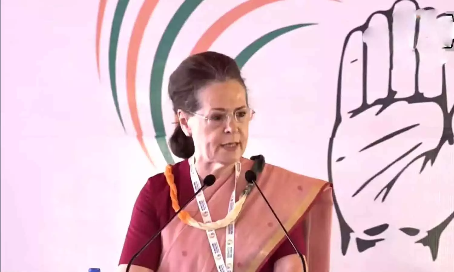 ബി.ജെ.പിയുടെ വിദ്വേഷ രാഷ്ട്രീയത്തെ എന്തു വിലകൊടുത്തും തടയുമെന്ന് സോണിയ; കോൺഗ്രസ് ചിന്തൻ ശിബിരത്തിന് തുടക്കം