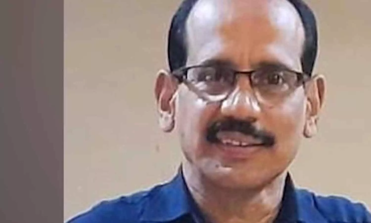 30 വർഷക്കാലം വിദ്യാർഥിനികളെ പീഡിപ്പിച്ച അധ്യാപകൻ ശശികുമാർ ഒളിവിൽ തന്നെ 30 വർഷക്കാലം വിദ്യാർഥിനികളെ പീഡിപ്പിച്ച അധ്യാപകൻ ശശികുമാർ ഒളിവിൽ തന്നെ