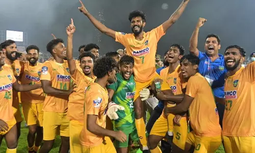 ഓരോ താരത്തിനും അഞ്ച് ലക്ഷം രൂപ; സന്തോഷ് ട്രോഫി കേരള ടീമിന് പാരിതോഷികം പ്രഖ്യാപിച്ച് സംസ്ഥാന സർക്കാർ